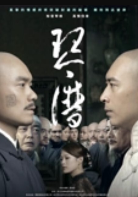 破解家庭摄像头监控偷拍跟父母睡一个炕上的年轻小夫妻在父母旁边女的帮老公摸鸡巴男的给女的摸逼调情啪啪 - AV大师