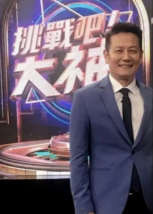 JUR-134 我曾经喜欢的青梅竹马，现在竟然变成了一个性欲旺盛的巨型男生，因此我不止一次沉浸在与他 - AV大师